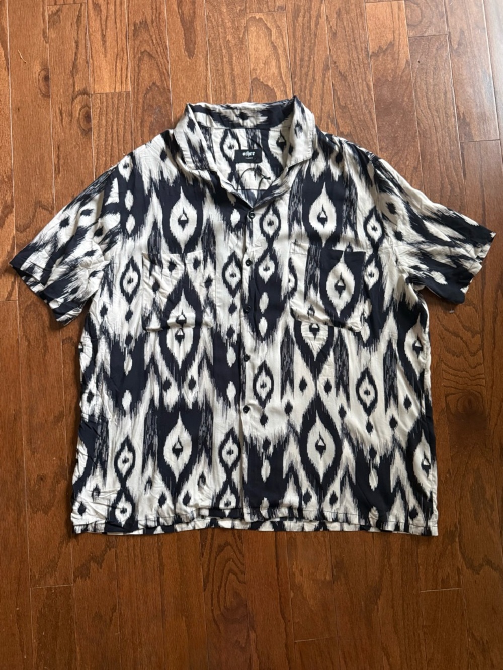 Other UK Cuba Black & White Ikat Short-Sleeve Button-Down Shirt size XL